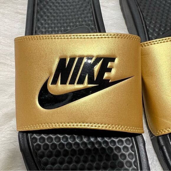Nike Women's Benassi Gold/Metallic Slide‎ Sandal -- 9 - Picture 5 of 12
